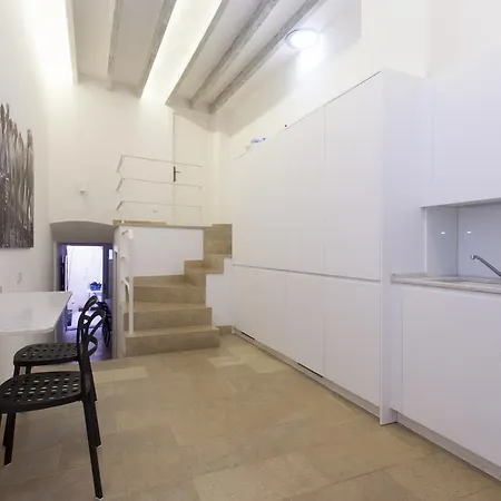 Romaguera Homestay *